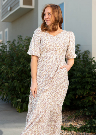 Short sleeve ivory floral dress with pockets