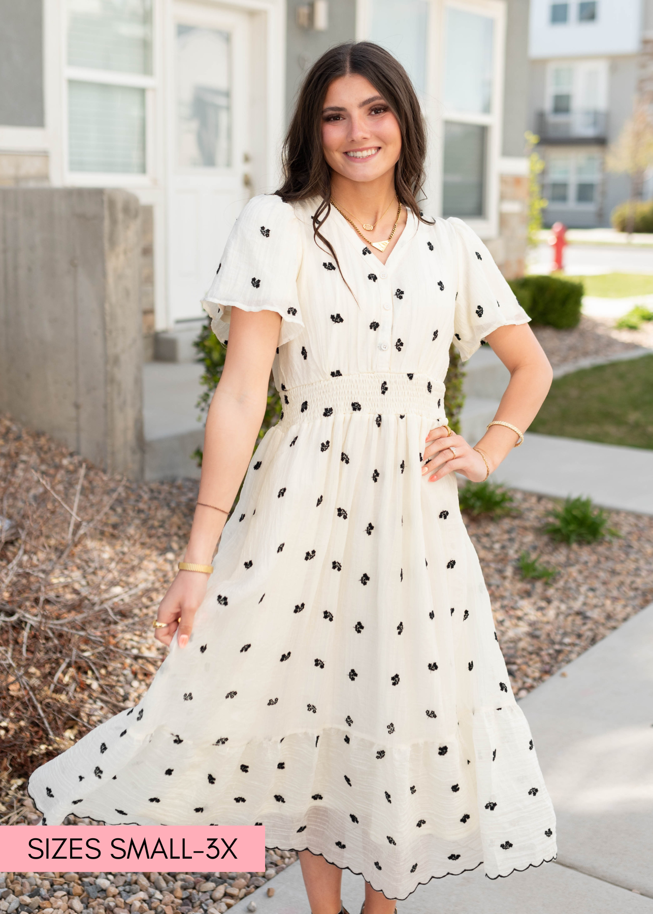 Ivory embroidered dress with short sleeves