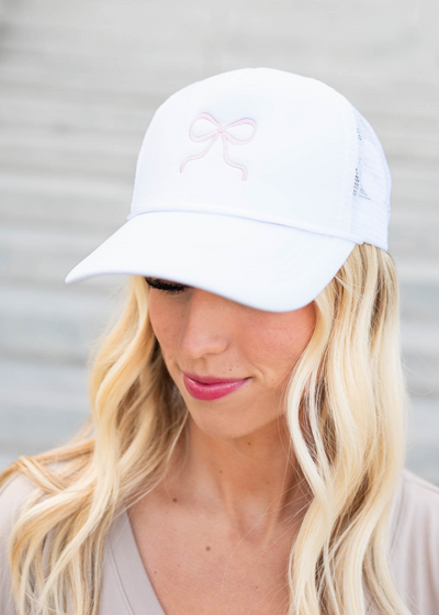 White embroidered bow hat with pink bow