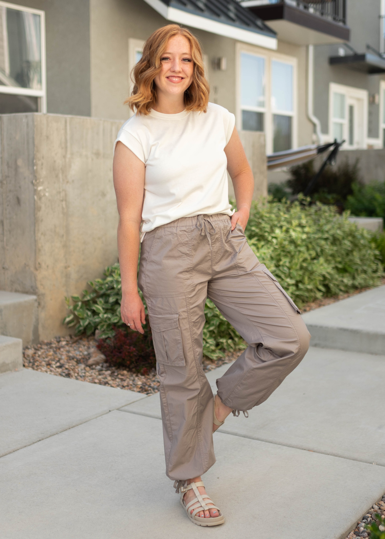 Birch pants with side pockets and tie at the ankle