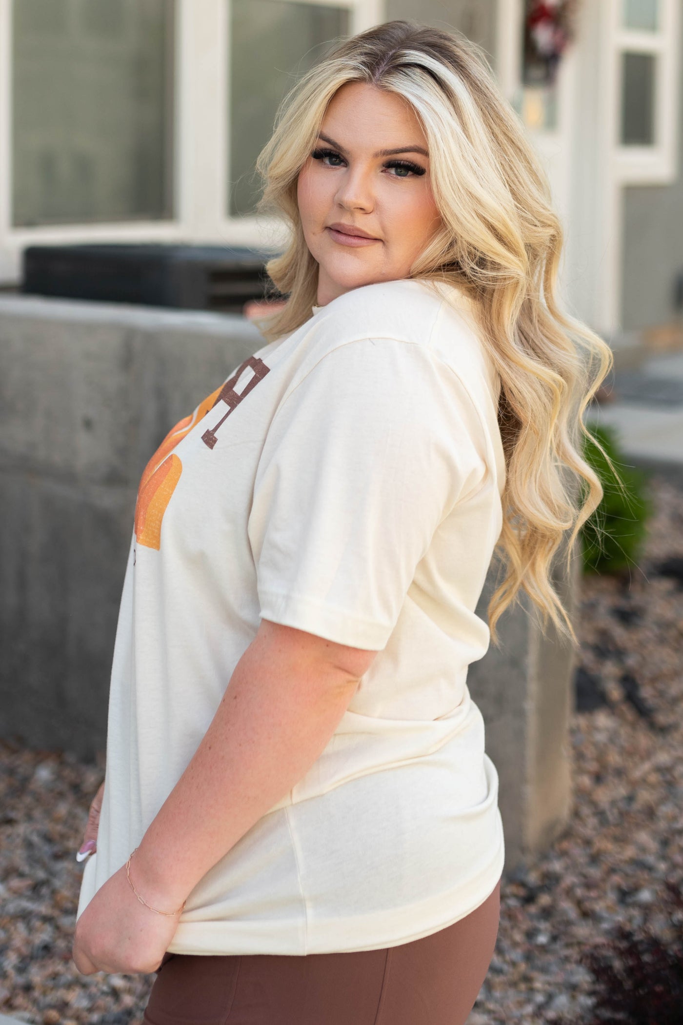 Side view of a plus size zion utah ivory tee