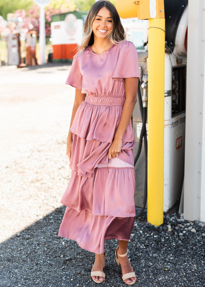 Mauve ruffle dress with short sleeves and elastic at the waist.
