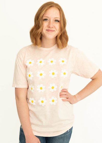 Short sleeve peach graphic t-shirt with white daises