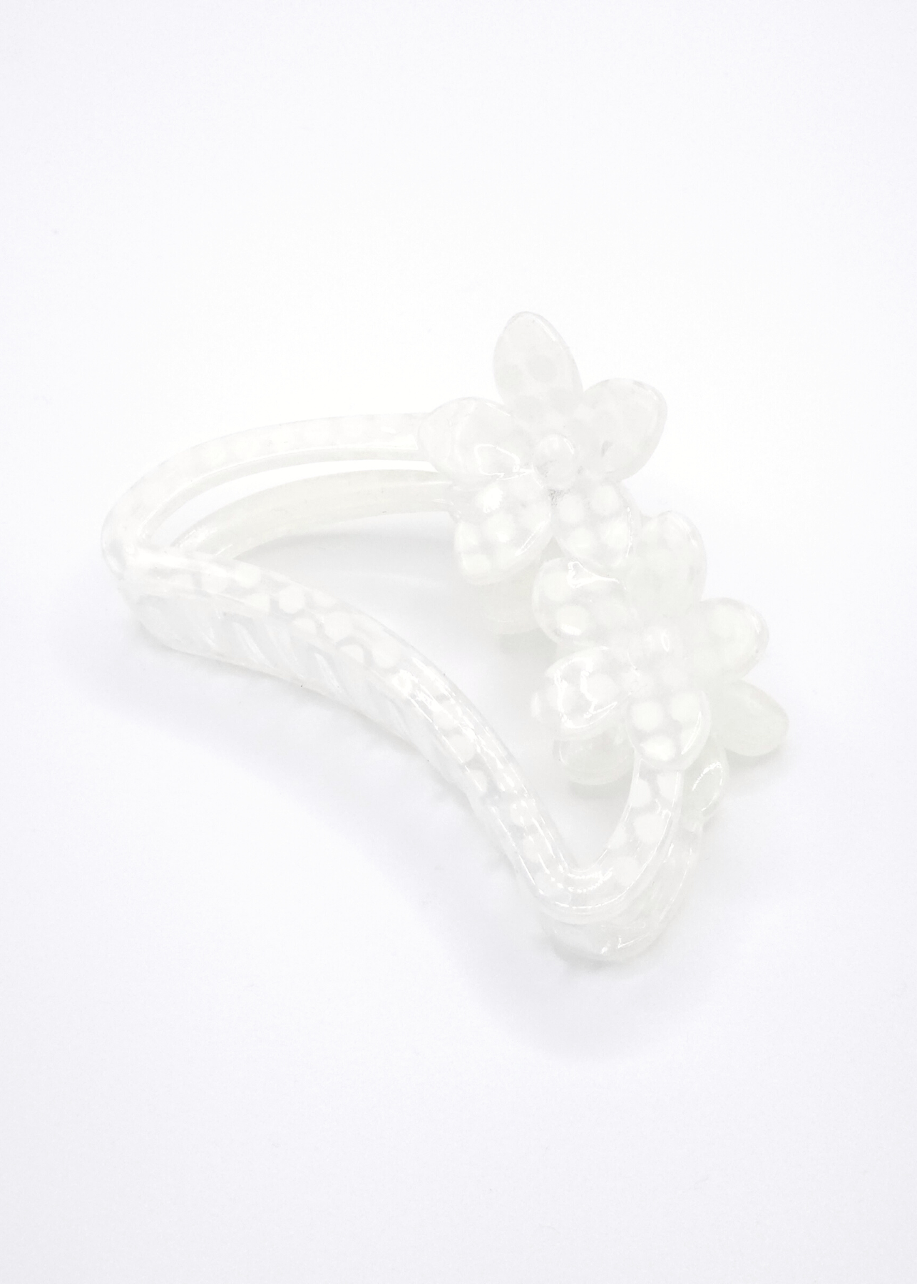Gaia Beige Hair Claw