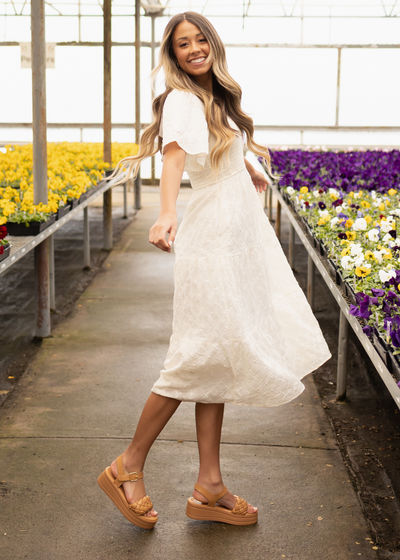 Short sleeve cream dress
