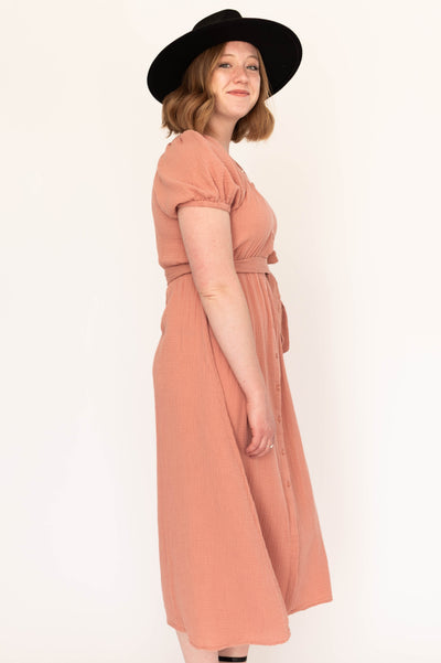 Side view of a light sienna dress