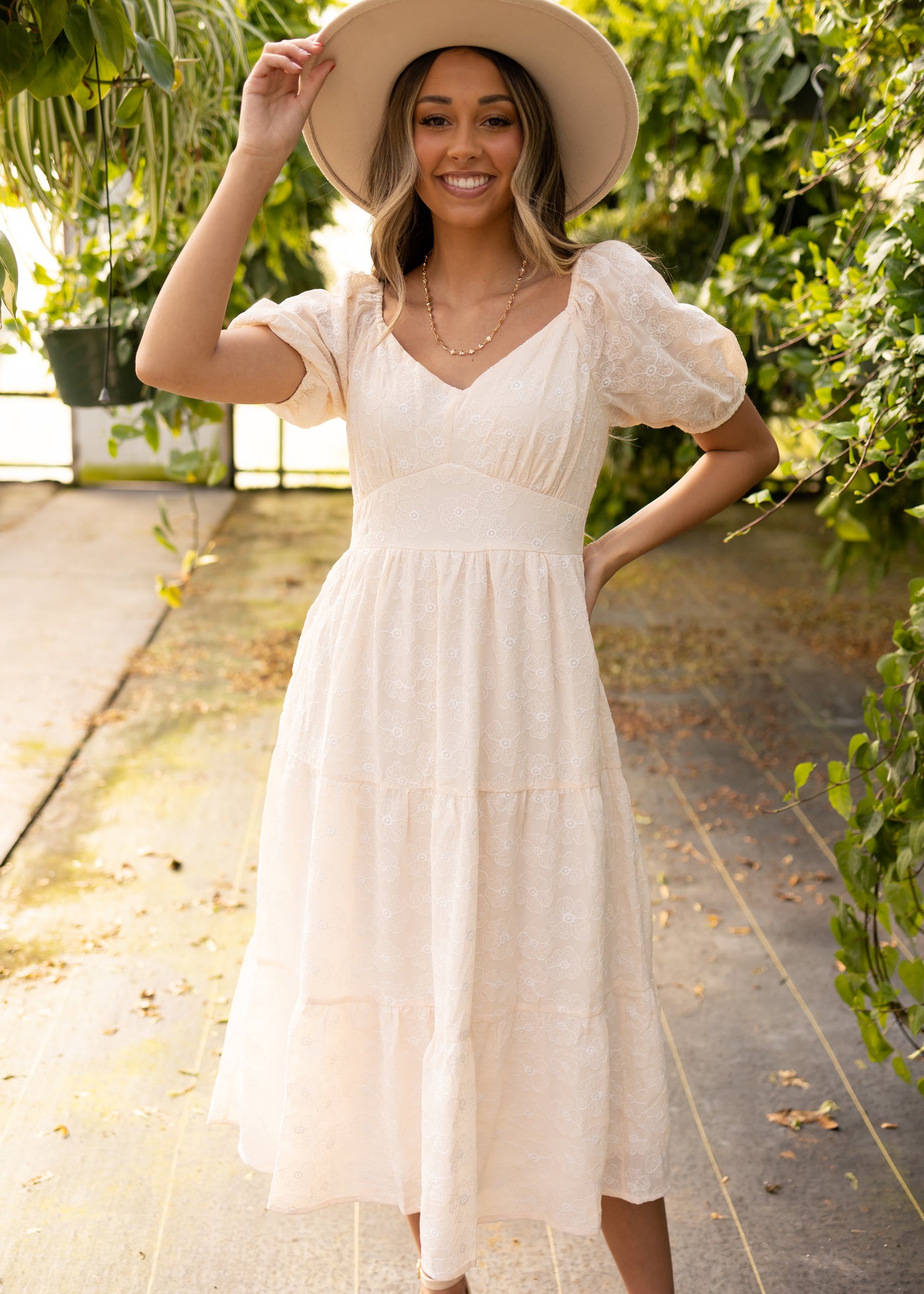 Cream dress with short sleeves and sweetheart neckline