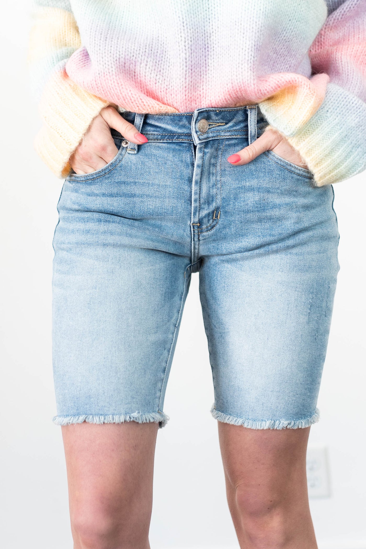 Bermuda light denim short with frayed hem