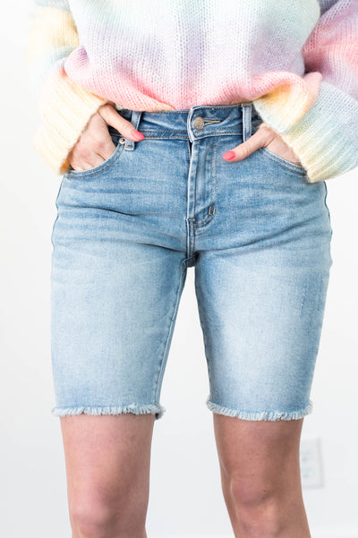 Bermuda light denim short with frayed hem