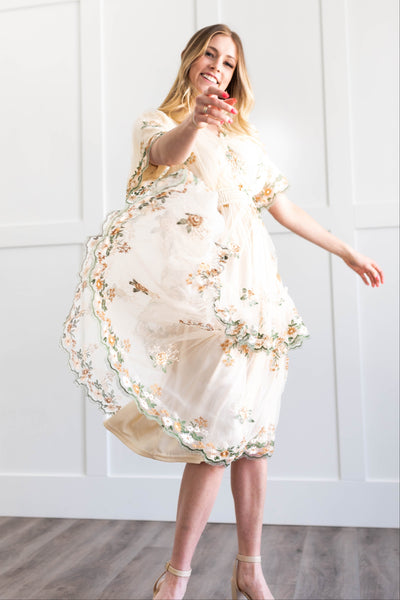 Cream lace dress with short sleeves