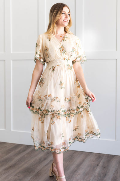 Short sleeve cream lace dress
