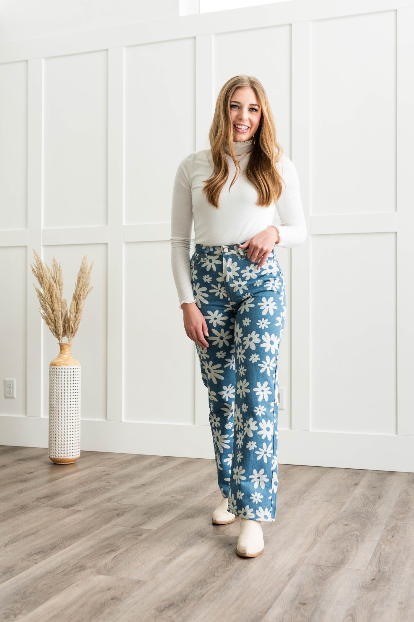 Wide leg blue pants with pockets
