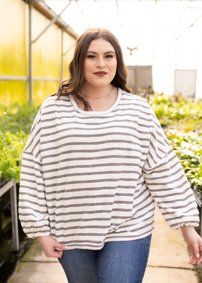 Front view of a plus size heather grey top