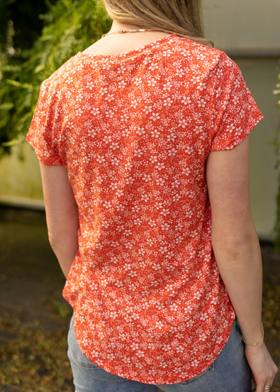 Back view of a coral red top