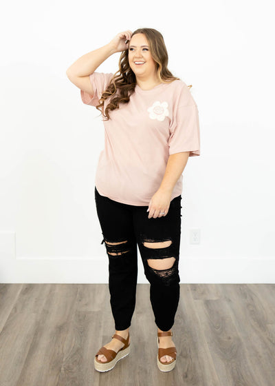Short sleeve plus size pink top with white daisy 