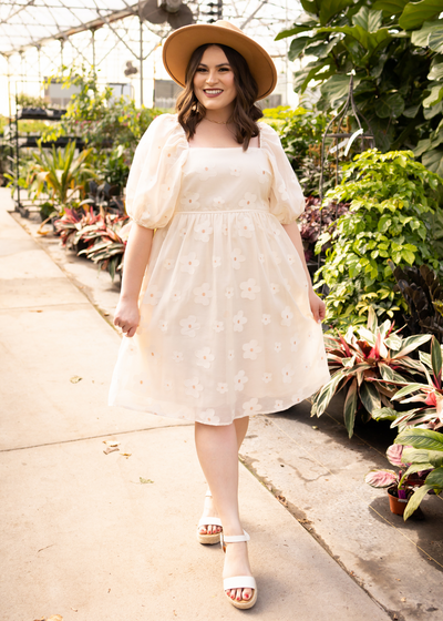 Short sleeve plus size cream floral dress