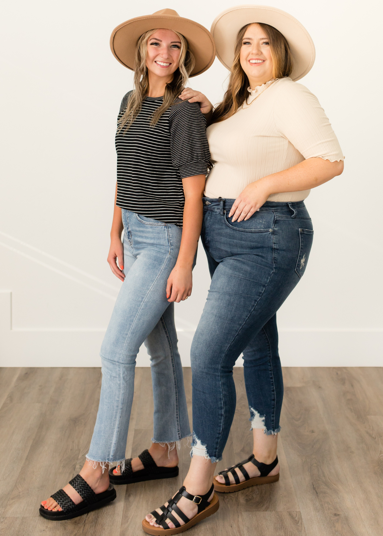 Lisa Medium Wash Jeans in Curvy