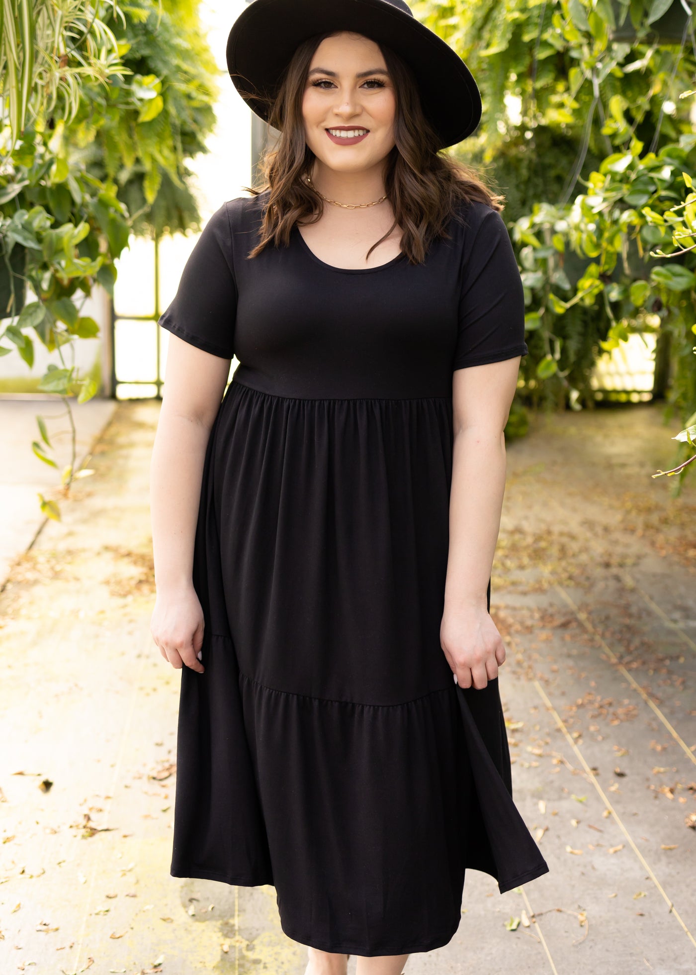Short sleeve plus size black dress