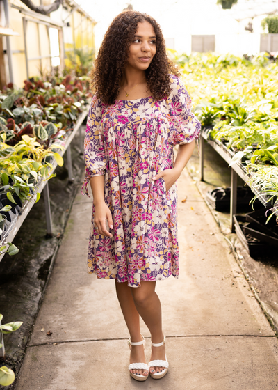 Violet floral dress with short sleeves and square neck