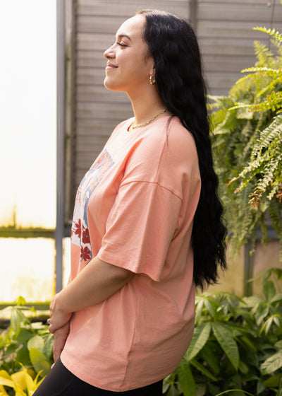 Side view of a salmon tee