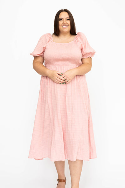 Short puff sleeve of a plus size mauve dress with smocked bodice