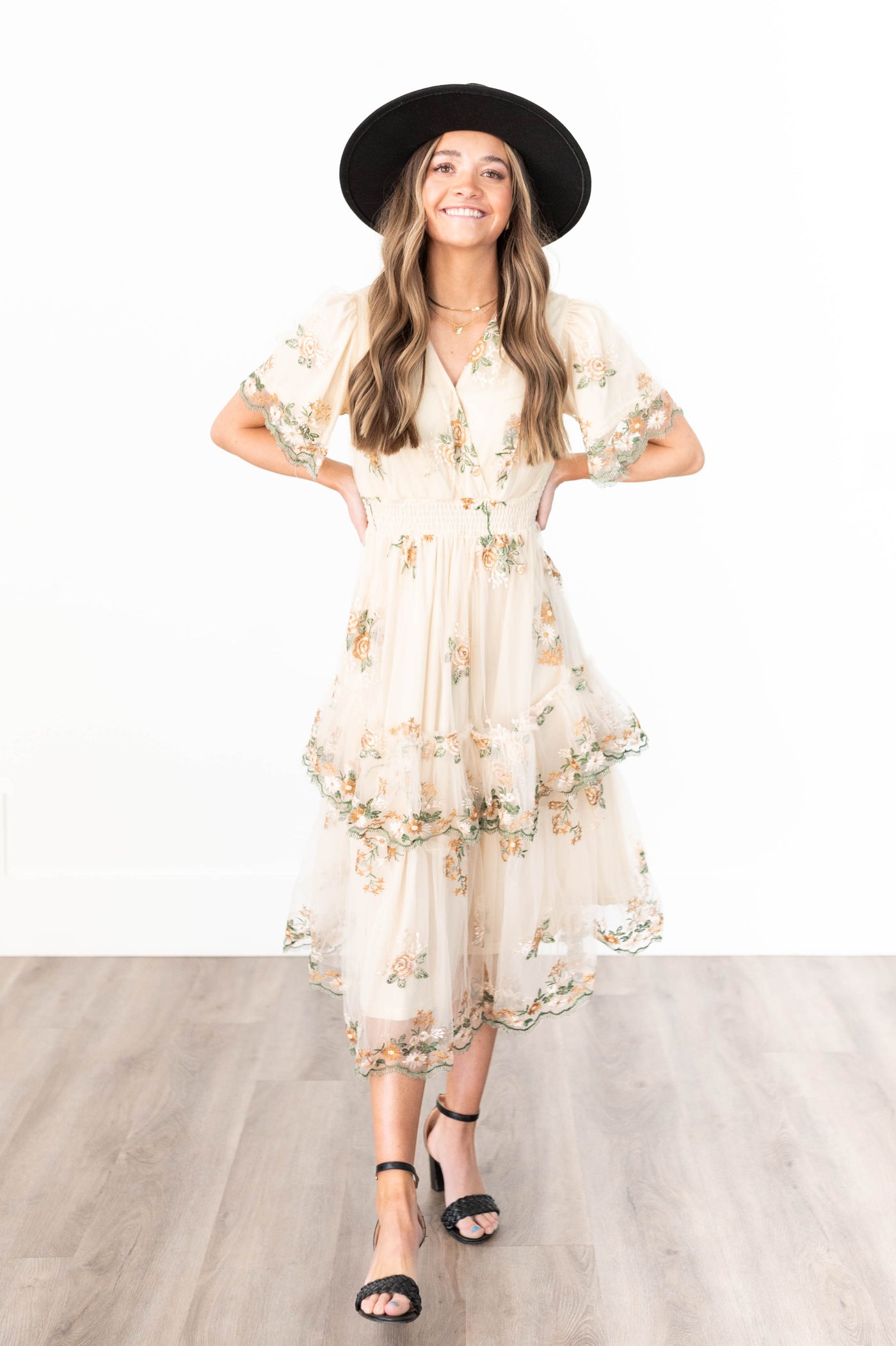Short sleeve wild flower taupe dress with elastic waist
