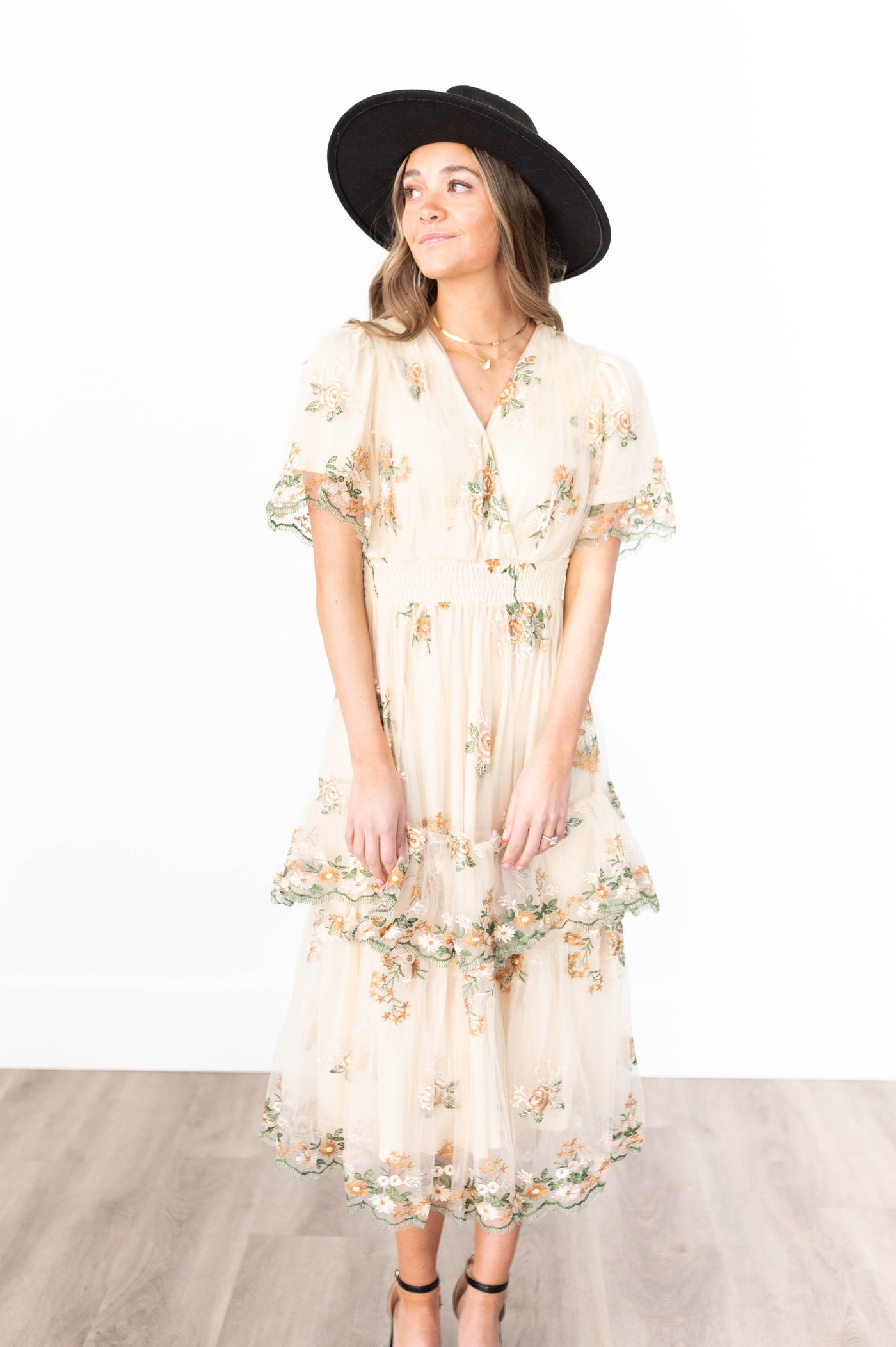 Short sleeve wild flower taupe dress